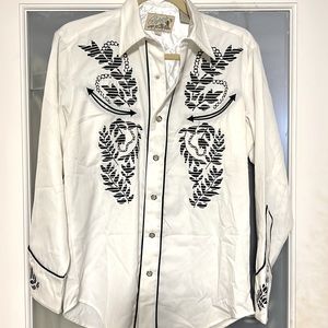 Embroidered snap western shirt
